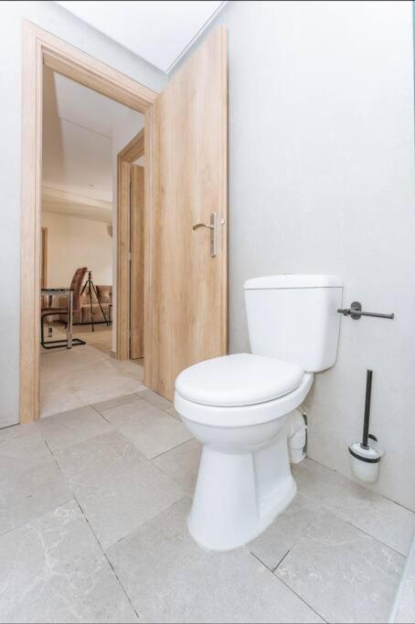 Chic Apartment Near Acropolis Атина Екстериор снимка