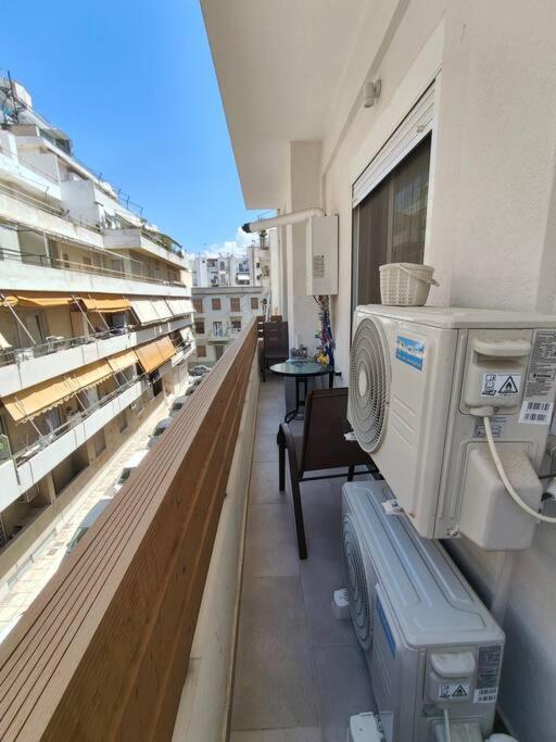 Chic Apartment Near Acropolis Атина Екстериор снимка